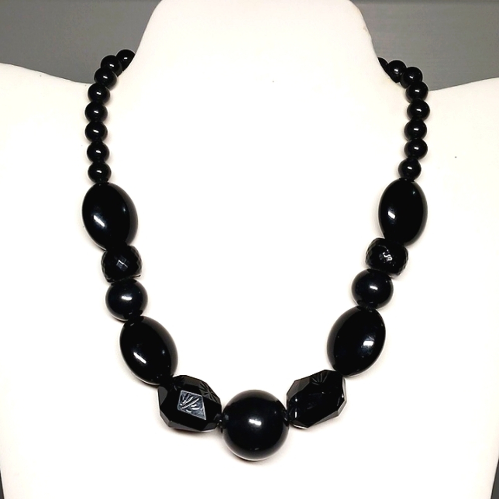 14" Elegant Black Beaded Necklace with Glossy Finish and Symmetrical Design